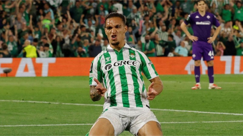 Antony khoác áo Betis
